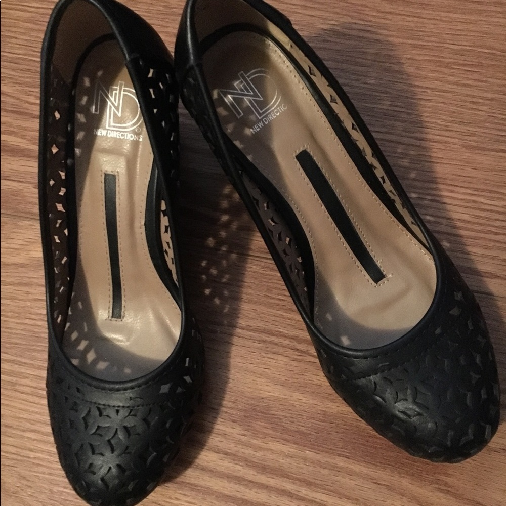 Black wedges